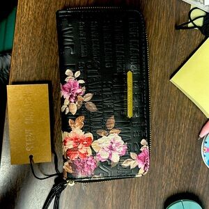 NWT Steve Madden Floral Large Zip Around wristlet wallet